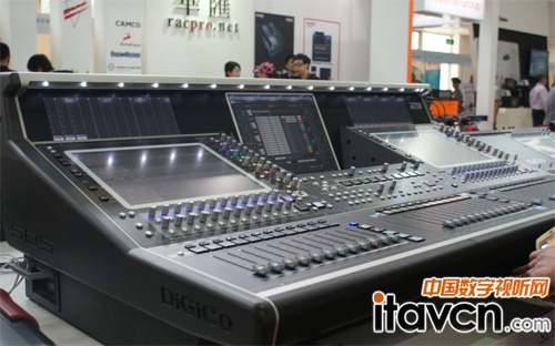 DiGiCo SD5{_